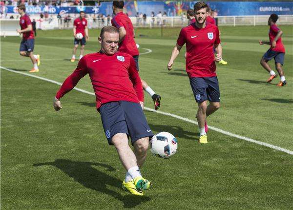 روني في تدريب المنتخب الإنجليزي