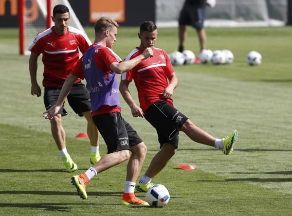 2016-06-09t155107z_380754861_lr1ec69180w9a_rtrmadp_3_soccer-training-swi_reuters