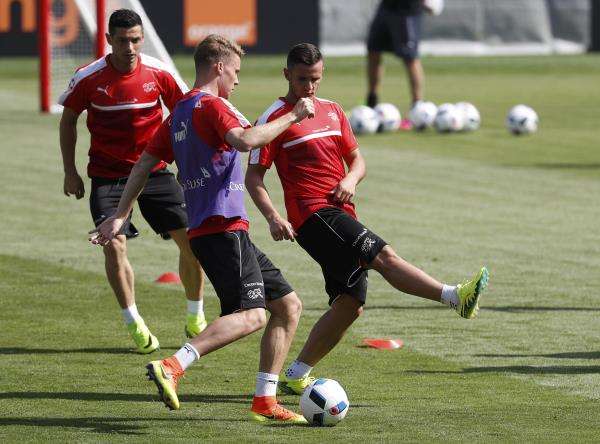2016-06-09t155107z_380754861_lr1ec69180w9a_rtrmadp_3_soccer-training-swi_reuters