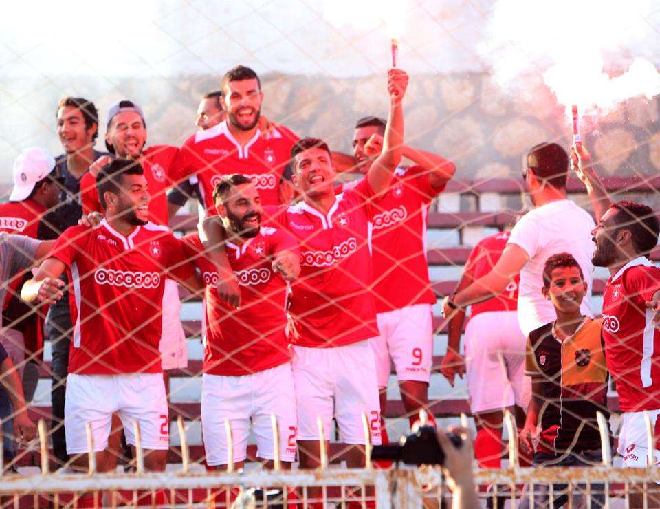 فرحة لاعبي النجم امس بعد الفوز على قوافل قفصة والتاكد من الحصول على لقب الدوري