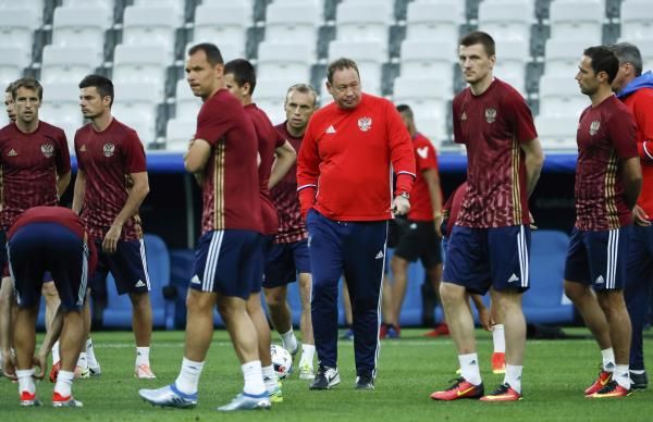 2016-06-10t193557z_1492324509_lr1ec6a1ifm74_rtrmadp_3_soccer-euro-rus_reuters