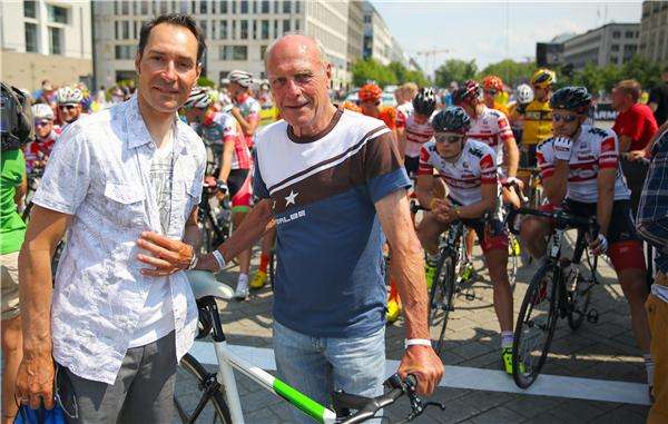 رودي آلتيج (يمين)