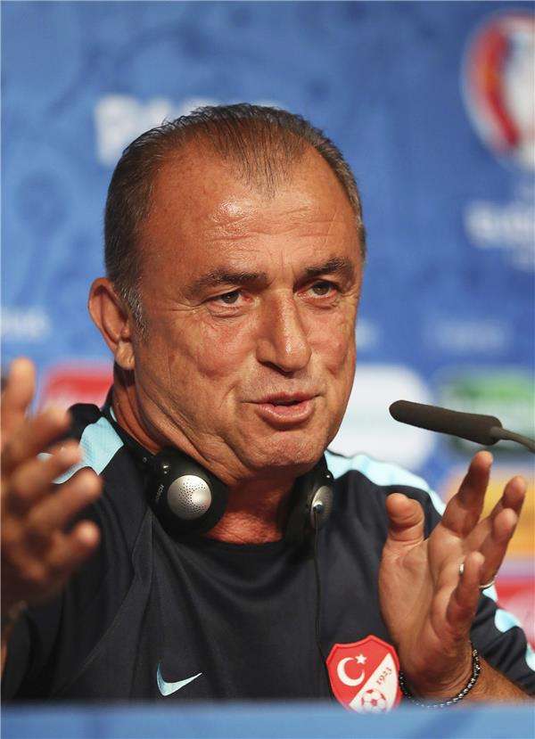 فاتح تريم فى المؤتمر الصحفى 