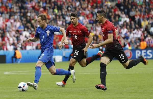 2016-06-12t141042z_108742242_mt1aci14433974_rtrmadp_3_soccer-euro-tur-cro_reuters
