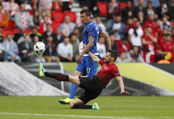 2016-06-12t133301z_108739981_mt1aci14433910_rtrmadp_3_soccer-euro-tur-cro_reuters