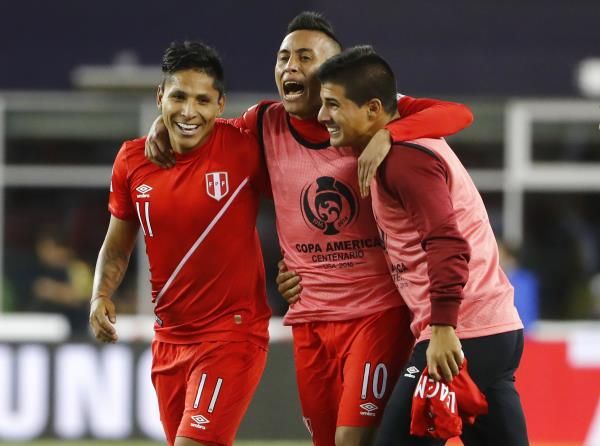 راؤول رويدياز (يسار الصورة )