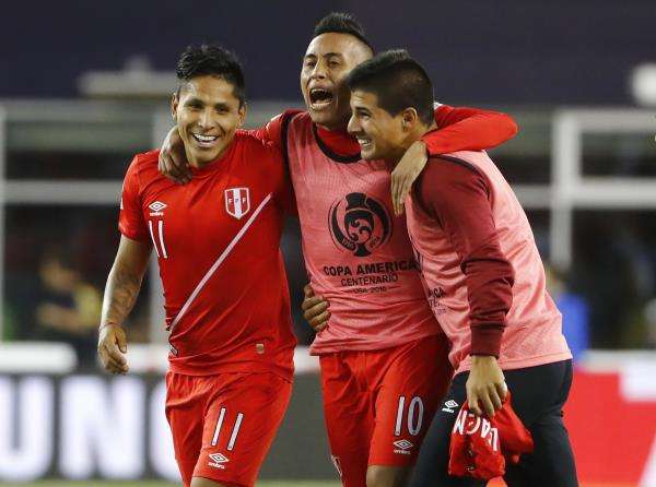 راؤول رويدياز (يسار الصورة )