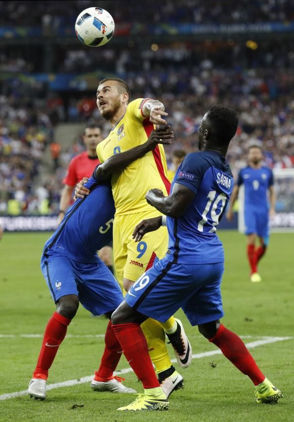 لقطة من مباريات منتخب رومانيا في البطولة