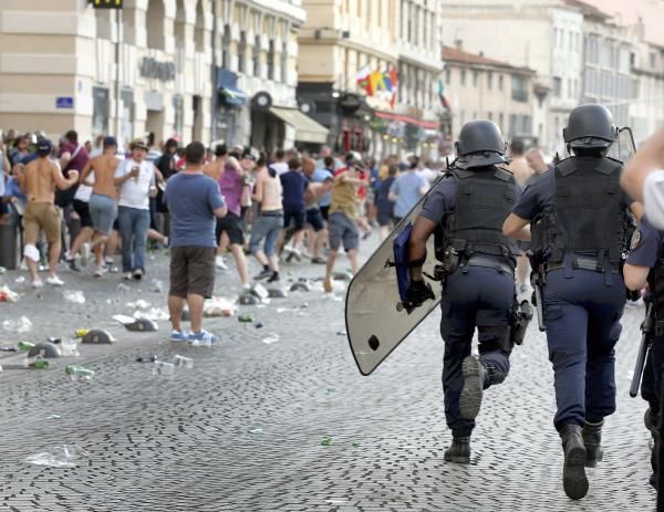 2016-06-10t175455z_1805050988_lr1ec6a1dr83d_rtrmadp_3_soccer-euro-security-eng_reuters