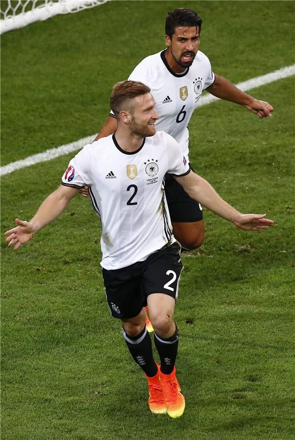  شكودرن موستافي