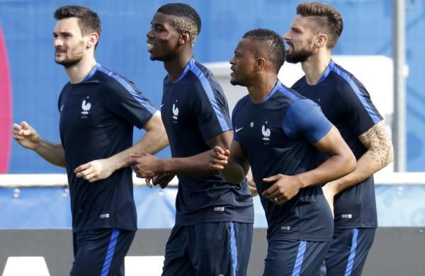 لوريس وبوجبا في التدريبات