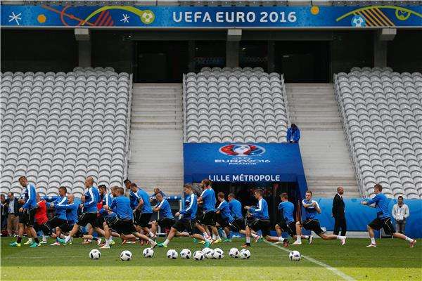 المنتخب السلوفاكي فى تدريبات اليوم