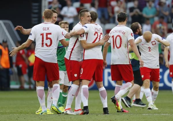 2016-06-12t175551z_108755751_mt1aci14434583_rtrmadp_3_soccer-euro-pol-nir_reuters