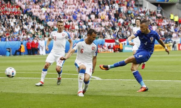 2016-06-17t164221z_109183341_mt1aci14442575_rtrmadp_3_soccer-euro-cze-cro_reuters