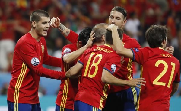 2016-06-17t201709z_109196229_mt1aci14443186_rtrmadp_3_soccer-euro-esp-tur_reuters