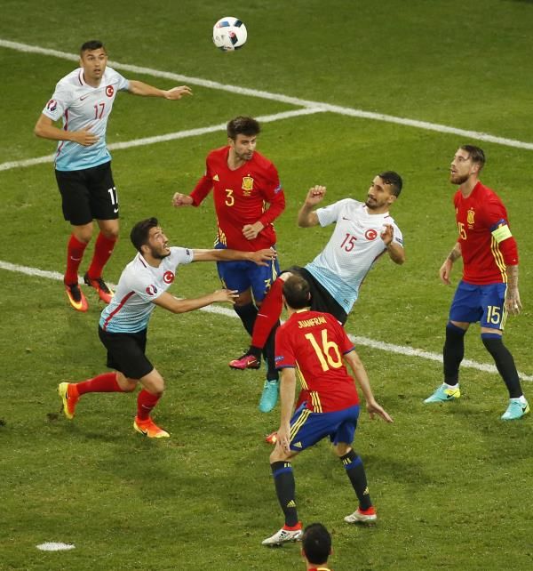 2016-06-17t201650z_109196210_mt1aci14443184_rtrmadp_3_soccer-euro-esp-tur_reuters