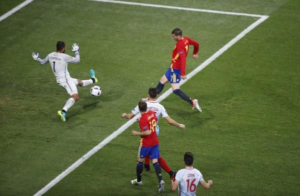 2016-06-17t200731z_109195651_mt1aci14443156_rtrmadp_3_soccer-euro-esp-tur_reuters