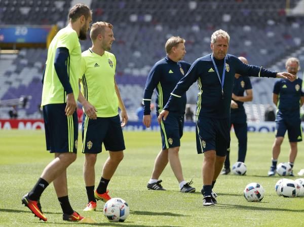 2016-06-16t153818z_991674047_lr1ec6g17fjuf_rtrmadp_3_soccer-euro-swe_reuters