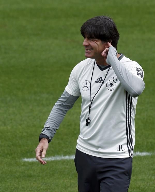 2016-06-19t094836z_694540350_lr1ec6j0r8q2d_rtrmadp_3_soccer-euro-ger_reuters