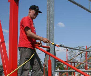 صورة للعمل في الاستاد