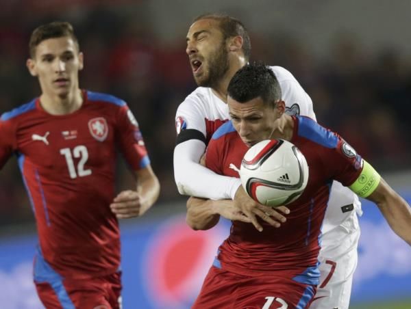 2015-10-10t193533z_1499794016_lr2ebaa1ieyu3_rtrmadp_3_soccer-euro_reuters