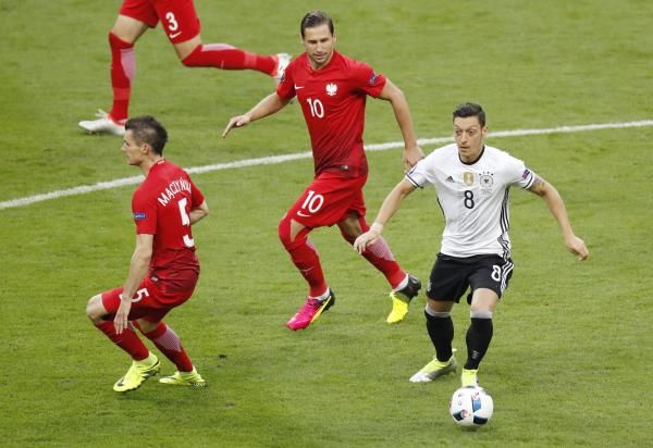 2016-06-16t190648z_109105608_mt1aci14441073_rtrmadp_3_soccer-euro-ger-pol_reuters