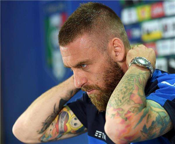 دي روسي خلال المؤتمر الصحفي