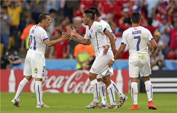 دياز (اقصى اليسار) و سانشيز (أقصى اليمين)