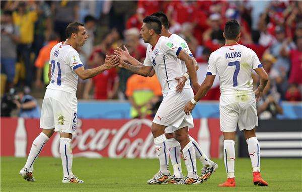 دياز (اقصى اليسار) و سانشيز (أقصى اليمين)