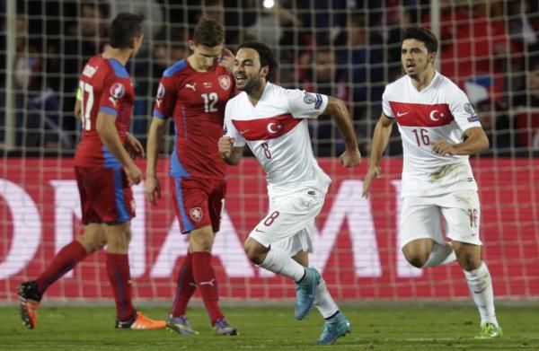 2015-10-10t202432z_1298513151_lr2ebaa1komup_rtrmadp_3_soccer-euro_reuters