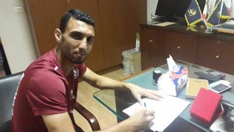 لحظة توقيع اللاعب السوري عبد الرزاق الحسين 