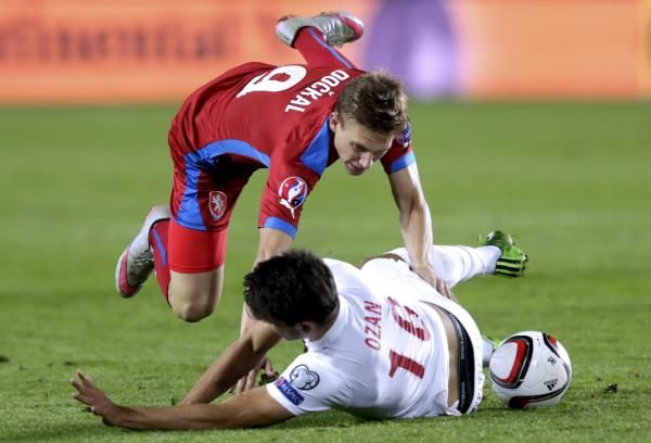 2015-10-10t200538z_981569566_lr2ebaa1jt3uf_rtrmadp_3_soccer-euro_reuters