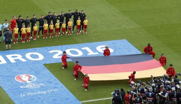 2016-06-21t155828z_109526308_mt1aci14448347_rtrmadp_3_soccer-euro-nir-ger_reuters