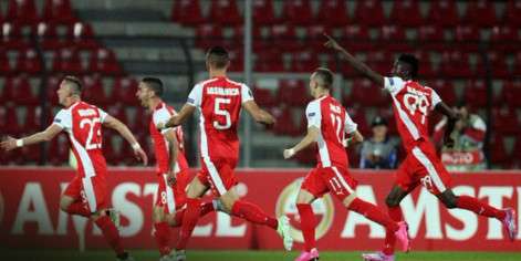 لاعبو فريق سكينديربيو