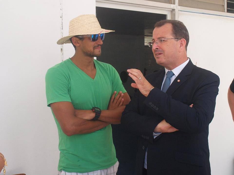 جانب من حضور وزير الرياضة التونسي لتدريبات السباح العالمي اسامة الملولي 