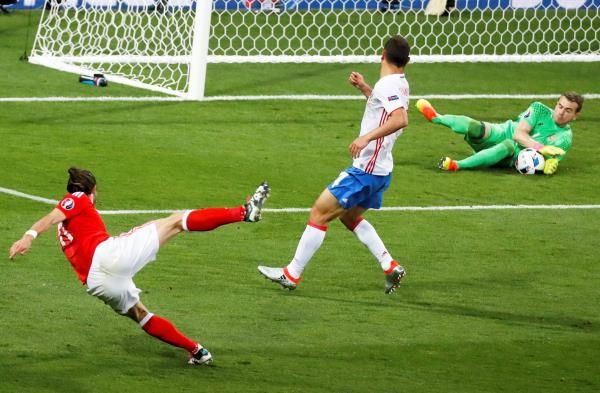 2016-06-20t234603z_1165474229_s1betlbsylaa_rtrmadp_3_soccer-euro-rus-wal_reuters