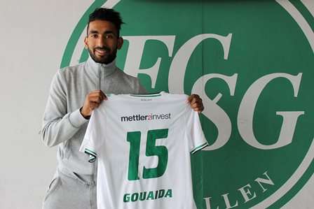 محمد قويدة يحمل قميصه في  نادي سانت جالن 