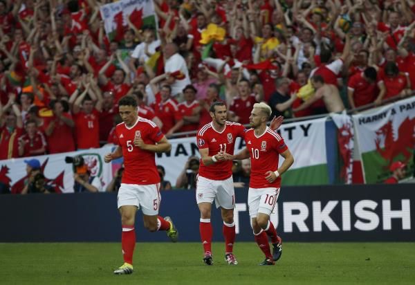2016-06-20t192312z_4502423_lr1ec6k1huddk_rtrmadp_3_soccer-euro-rus-wal_reuters