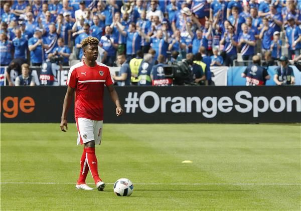 ألابا يقوم بالإحماء