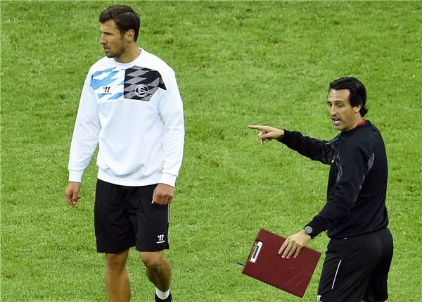 إيمري  وكريشوياك 