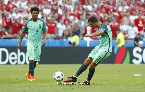 ?i=reuters%2f2016-06-22%2f2016-06-22t174758z_109619278_mt1aci14450351_rtrmadp_3_soccer-euro-hun-por_reuters