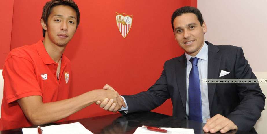 هيروشي كيوتاكي لحظة التوقيع