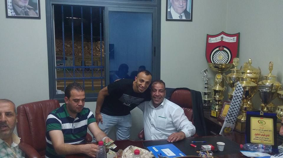 ابو ناهية يوقع للعميد