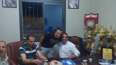 ابو ناهية يوقع للعميد