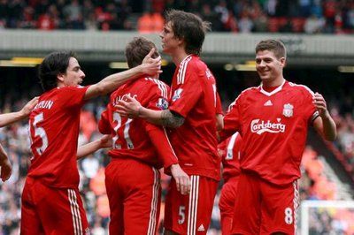 لاعبي ليفربول بعد تسجيل هدف الفوز