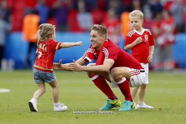 ?i=reuters%2f2016-06-25%2f2016-06-25t180849z_109879729_mt1aci14455221_rtrmadp_3_soccer-euro-wal-nir_reuters