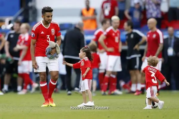 ?i=reuters%2f2016-06-25%2f2016-06-25t180615z_109879575_mt1aci14455205_rtrmadp_3_soccer-euro-wal-nir_reuters