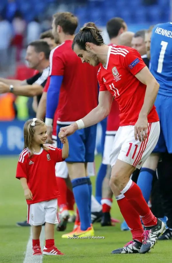 ?i=reuters%2f2016-06-25%2f2016-06-25t181426z_109880066_mt1aci14455247_rtrmadp_3_soccer-euro-wal-nir_reuters
