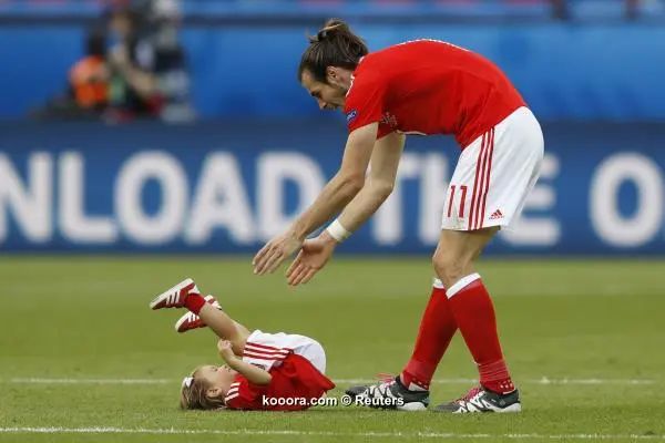 ?i=reuters%2f2016-06-25%2f2016-06-25t180921z_109879761_mt1aci14455223_rtrmadp_3_soccer-euro-wal-nir_reuters
