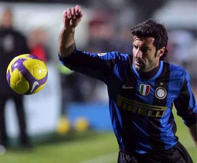 النجم البرتغالي لويس فيغو